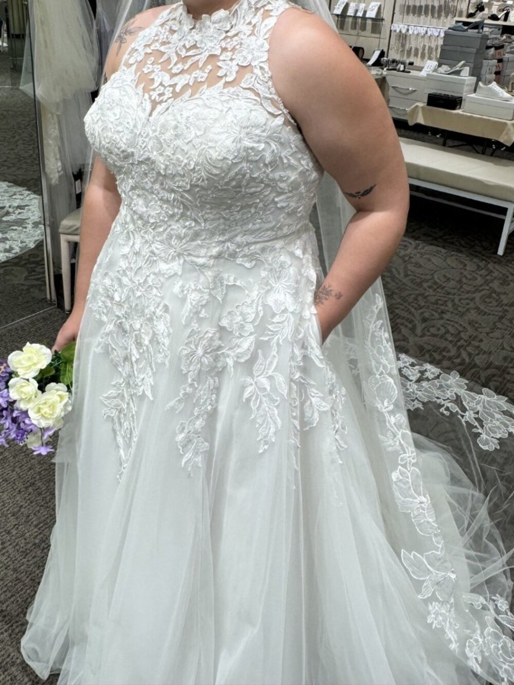 STUNNING WEDDING DRESS SIZE 20 - BRAND NEW NEVER TRIED ON - VENUE CHANGE